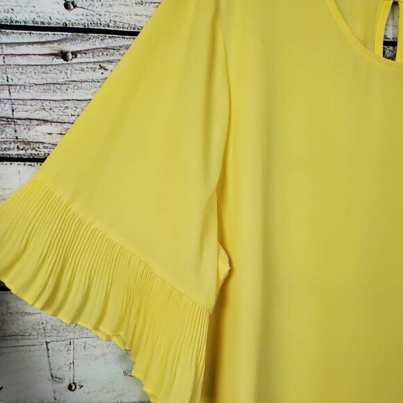 EST. 1946 Women’s Plus 26/28W Yellow Ruffle Bell Sleeve Blouse Top Keyhole Back - Picture 2 of 7
